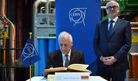 Le pr&eacute;sident Vahagn Khatchatourian a visit&eacute; l'Organisation europ&eacute;enne pour la recherche nucl&eacute;aire (CERN)