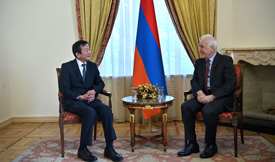 Նախագահ Վահագն Խաչատուրյանն ընդունել է Հայաստանում Ճապոնիայի արտակարգ և լիազոր դեսպան Աոկի Յուտակային