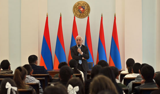 Schoolchildren visited the Presidential Residence as part of an educational project
