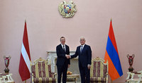 Le Pr&eacute;sident Vahagn Khatchatourian a rencontr&eacute; le Pr&eacute;sident de la Lettonie, Edgars Rinkēvičs