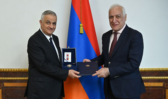 Նախագահ Վահագն Խաչատուրյանը փոխվարչապետ Մհեր Գրիգորյանին հանձնել է պետական բարձր պարգև