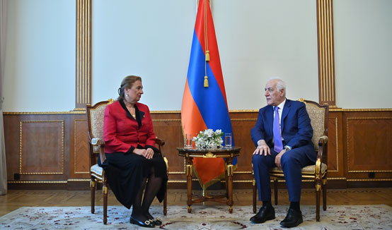 Նախագահ Վահագն Խաչատուրյանը հրաժեշտի հանդիպում է ունեցել Հայաստանում Հունգարիայի արտակարգ և լիազոր դեսպան Աննա Մարիա Շիկոյի հետ