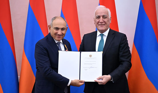 Նախագահ Վահագն Խաչատուրյանը ստորագրել է Նիկոլ Փաշինյանին վարչապետ նշանակելու մասին հրամանագիրը