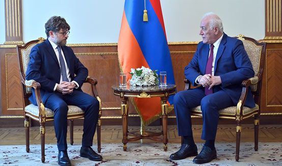 Նախագահ Վահագն Խաչատուրյանն ընդունել է Հայաստանում Ֆրանսիայի դեսպան Օլիվիե Դըկոտինյին