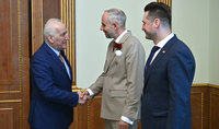
Президент Ваагн Хачатурян принял Чрезвычайного и Полномочного посла Чешской Республики в Армении Петра Пирунчика