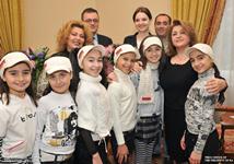 Первая леди приняла представлявшую Армению в международном детском конкурсе песни "Евровидение 2009" Луару Айрапетян 