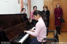 Առաջին տիկին Ռիտա Սարգսյանը եւ Լատվիայի առաջին տիկին Լիլիտա Զատլերն այցելել են  "Զատիկ" մանկատուն