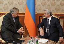 Սերժ Սարգսյանն ընդունել է ԱՊՀ դիտորդական առաքելության ղեկավար Վլադիմիր Գարկունին