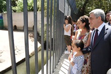 President Serzh Sargsyan, accompanied by his daughter and granddaughter, visited the Zoological Garden of Yerevan