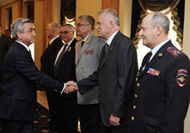 В связи с Днем России Серж Саргсян посетил посольство Российской Федерации в Республике Армения