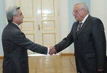 Серж Саргсян принял верительные грамоты новоназначенного посла Республики Болгария и Республике Армения