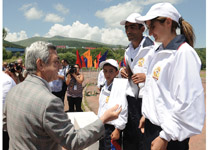Президент наблюдал в Цахкадзоре соревнования финального тура конкурса «Лучшая спортивная семья-2012»
