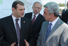 Президент ознакомился с ходом дорожно-строительных проектов в Ереване в 2012 году