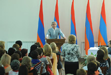 Սերժ Սարգսյանը Ծաղկաձորում հանդիպում է ունեցել ՀՀԿ կանանց ներկայացուցիչների հետ
