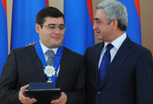 Президент Серж Саргсян подписал указы о присвоении высоких наград РА трехкратным чемпионам шахматной олимпиады, членам мужской сборной команды Армении по шахматам 
