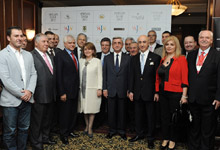 Президент Серж Саргсян посетил открывшуюся в Ереване выставку ювелирных изделий