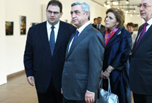 President Serzh Sargsyan observed the Ara Guler exhibition on the Armenian motives