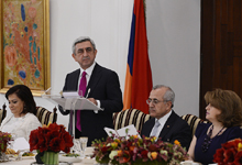 В честь Президента Сержа Саргсяна и госпожи Риты Саргсян от имени Президента Ливана был дан официальный ужин