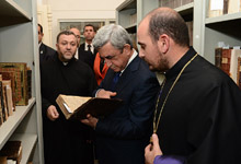 Серж Саргсян посетил армянский духовный и культурный центр в Зммаре