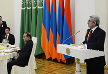 От имени Президента Сержа Саргсяна в честь Президента Туркменистана был дан официальный прием