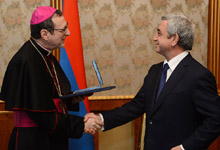 Նախագահ Սերժ Սարգսյանը Հարավային Կովկասում Սուրբ Աթոռի առաքելական նախկին նվիրակ Կլաուդիո Գուջերոտտիին հանձնել է Մովսես Խորենացու մեդալ