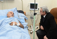 Президент Серж Саргсян посетил кандидата в президенты РА, председателя ОНС Паруйра Айрикяна