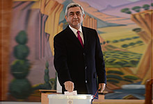 Президент РА, кандидат в президенты РА Серж Саргсян проголосовал на столичном избирательном участке № 9/11