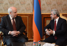 Президент Серж Саргсян принял делегацию наблюдательской миссии СНГ