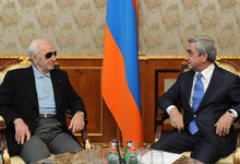 Президенту Сержу Саргсяну поздравительное послание направил Шарль Азнавур