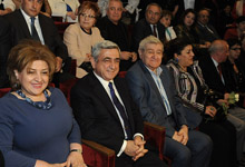 
Президент Серж Саргсян присутствовал на юбилейном вечере, посвященном 90-летию театра имени Сундукяна
