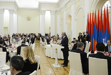 В честь принявших участие в церемонии инаугурации Президента Республики Армения гостей был дан официальный ужин 