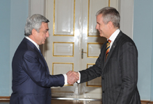 The newly appointed Ambassador of Australia to Armenia Paul Myler presented his credentials to President Serzh Sargsyan 