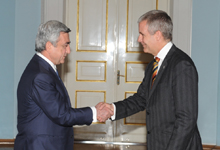 The newly appointed Ambassador of Australia to Armenia Paul Myler presented his credentials to President Serzh Sargsyan 
