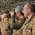 Президент Серж Саргсян и Президент НКР Бако Саакаян в сопровождении министра обороны РА Сейрана Оганяна, представителей высшего офицерского состава посетили оборонительные позиции-13.11.2010