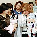 Первая леди Рита Саргсян в связи с Праздником Материнства и красоты совершила визиты во все родильные дома города Еревана. Она подарила 200 новорожденным освященные в Святом Первопрестольном Эчмиадзине крестики и Детские Библии. В ходе визитов Первую Леди
