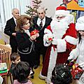 В связи с праздниками Нового Года и Святого Рождества первая леди РА Рита Саргсян посетила детей больных онкологическими заболеваниями, которые лечатся в ряде медицинских центров Республики, и вручила им подарки.