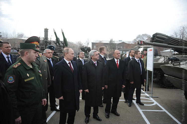 Serzh Sargsyan and Vladimir Putin visited the 102nd Russian military base dislocated in Gyumri - Press releases - Updates - The President of the Republic of Armenia