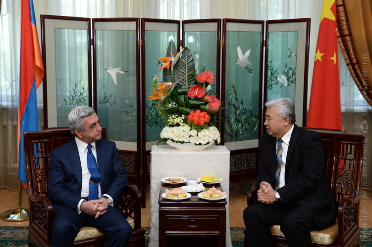 President visits Chinese Embassy in Armenia on PRC national holiday