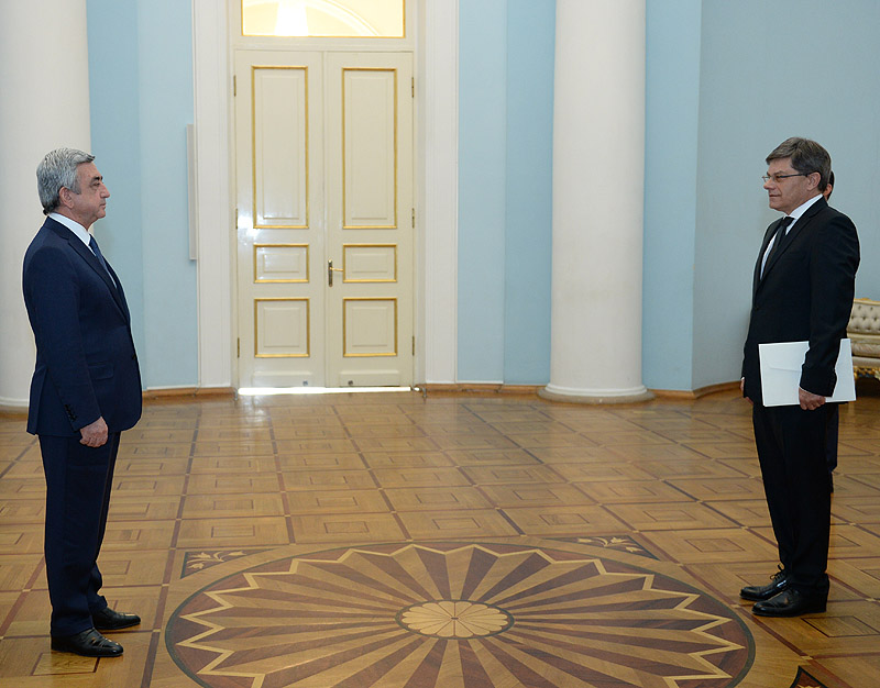 Newlyappointed Polish ambassador to Armenia hands over his credentials