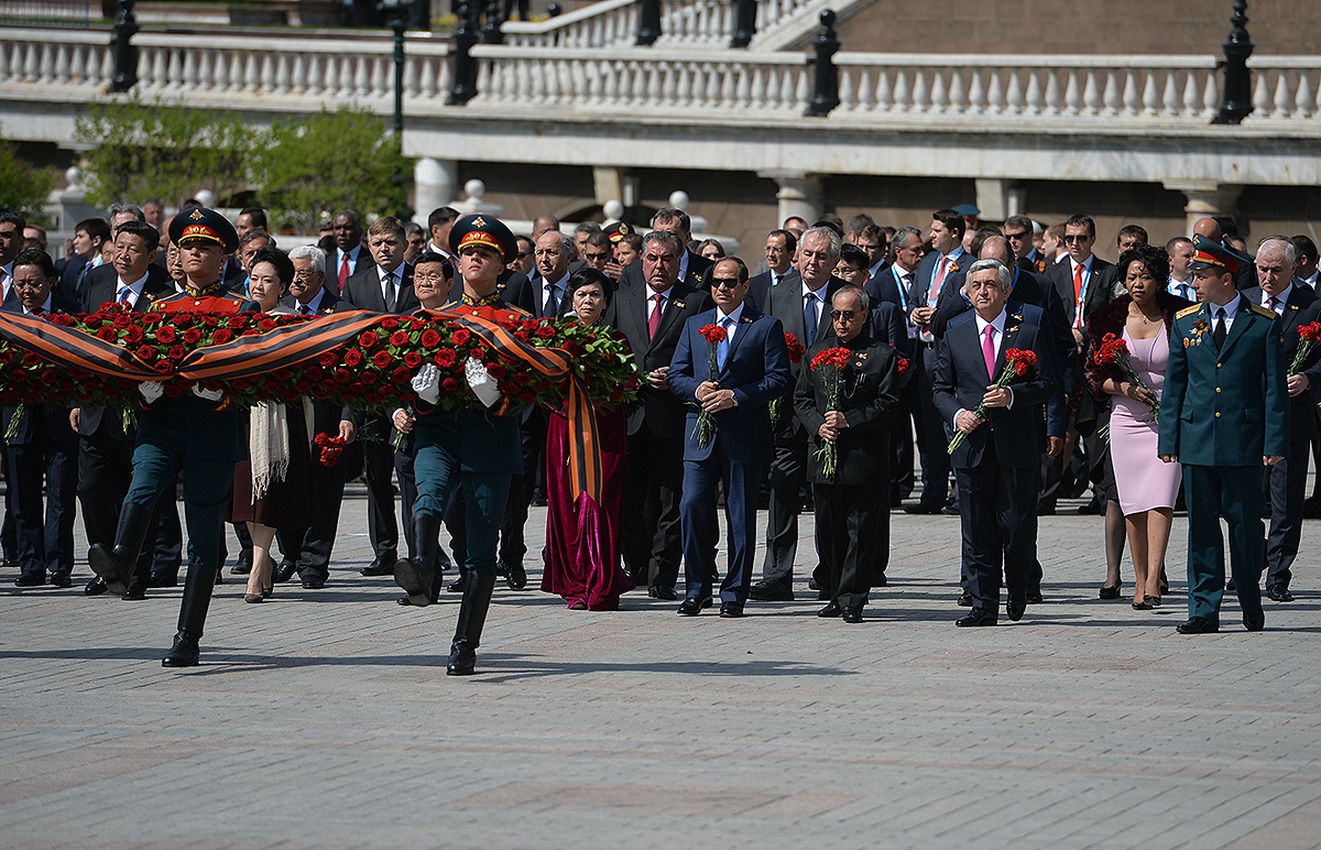 Парад победы годовщина. Парад Победы в Армении. Парад в Армении 9 мая. С днём Победы 9 мая Армения. Охрана президента Армении.