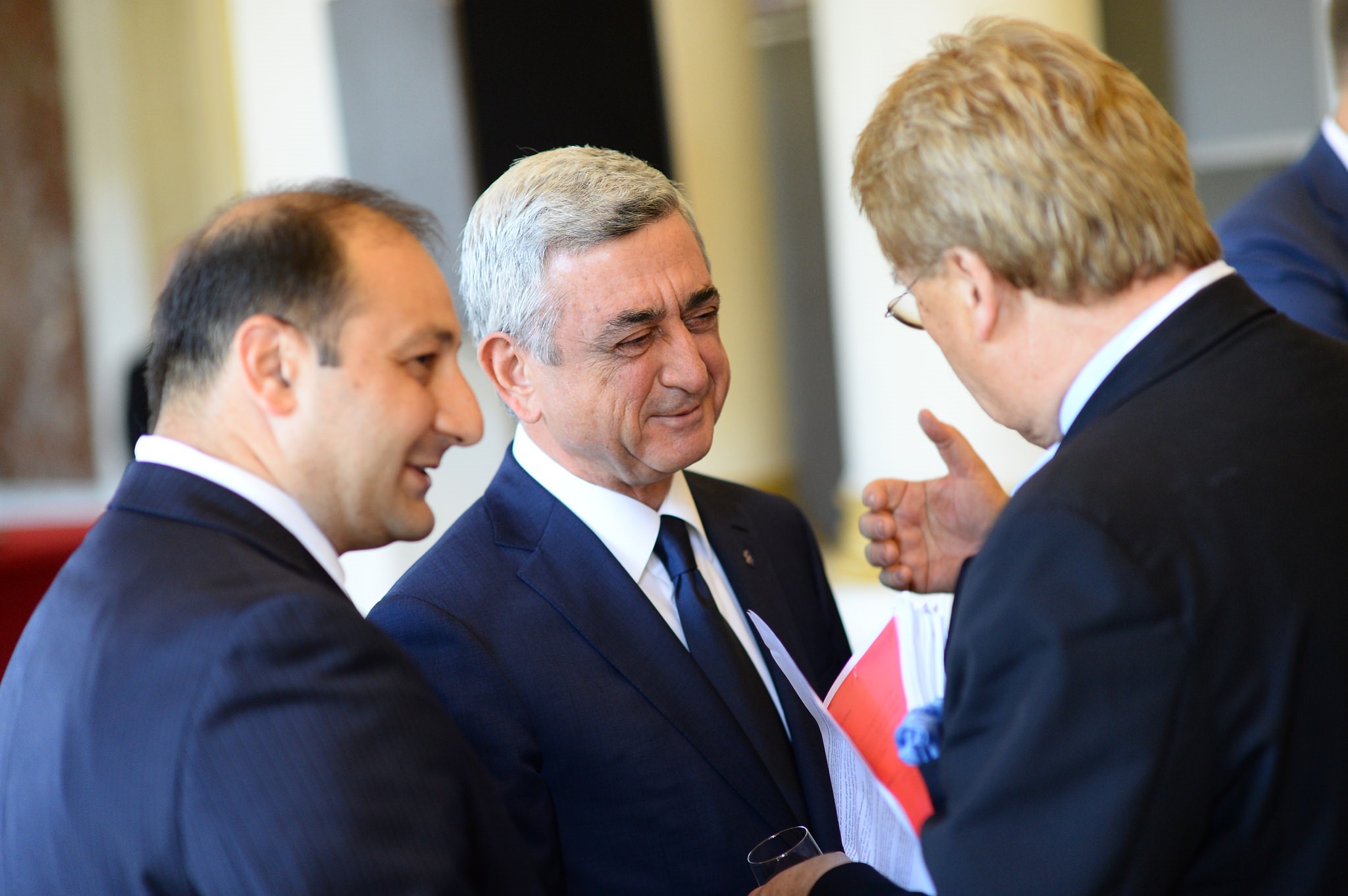 Армения принимает мир. Саммит европейской народной партии. Для участия в саммите европейской народной партии. Туск и Саркисян.