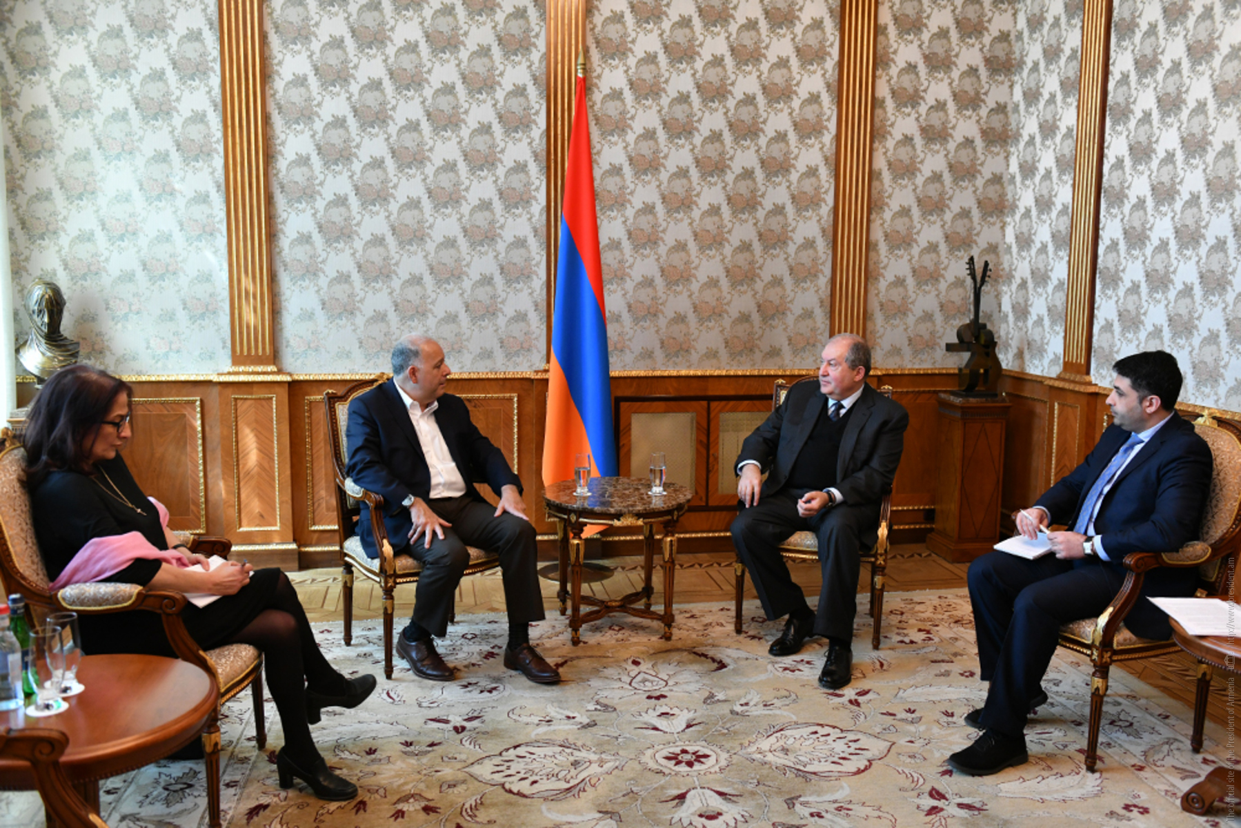 Армения принимает мир. Государственная Ассамблея Армении. Армянские консерватизм. Телестудия Армении.
