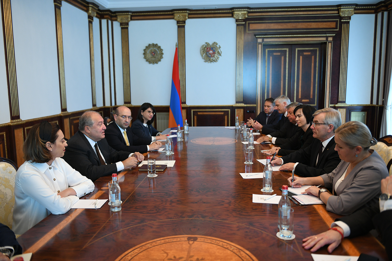 Армения литва. Армянская делегация.