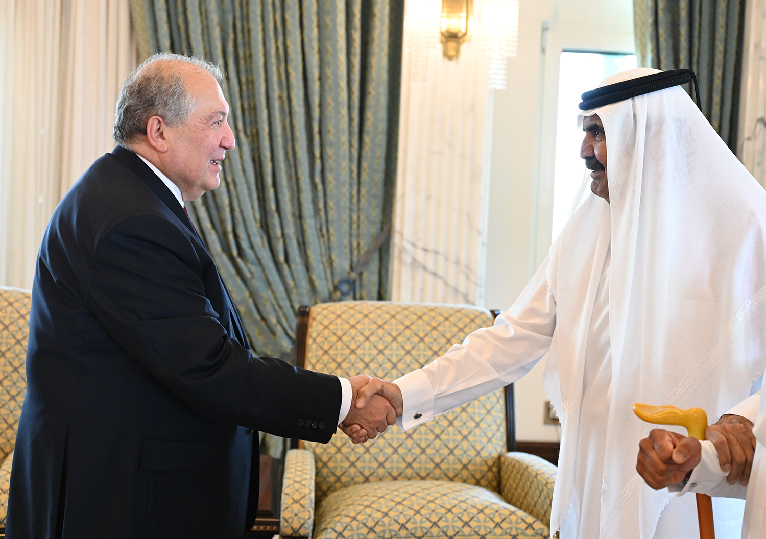 Эмир Катара встречает. Королём Бахрейна Хамадом Бен Исой Аль Халифой. Визит Эмира государства Катар в Узбекистан. Инвестиционвизит Эмира государства Катар в Узбекистан.