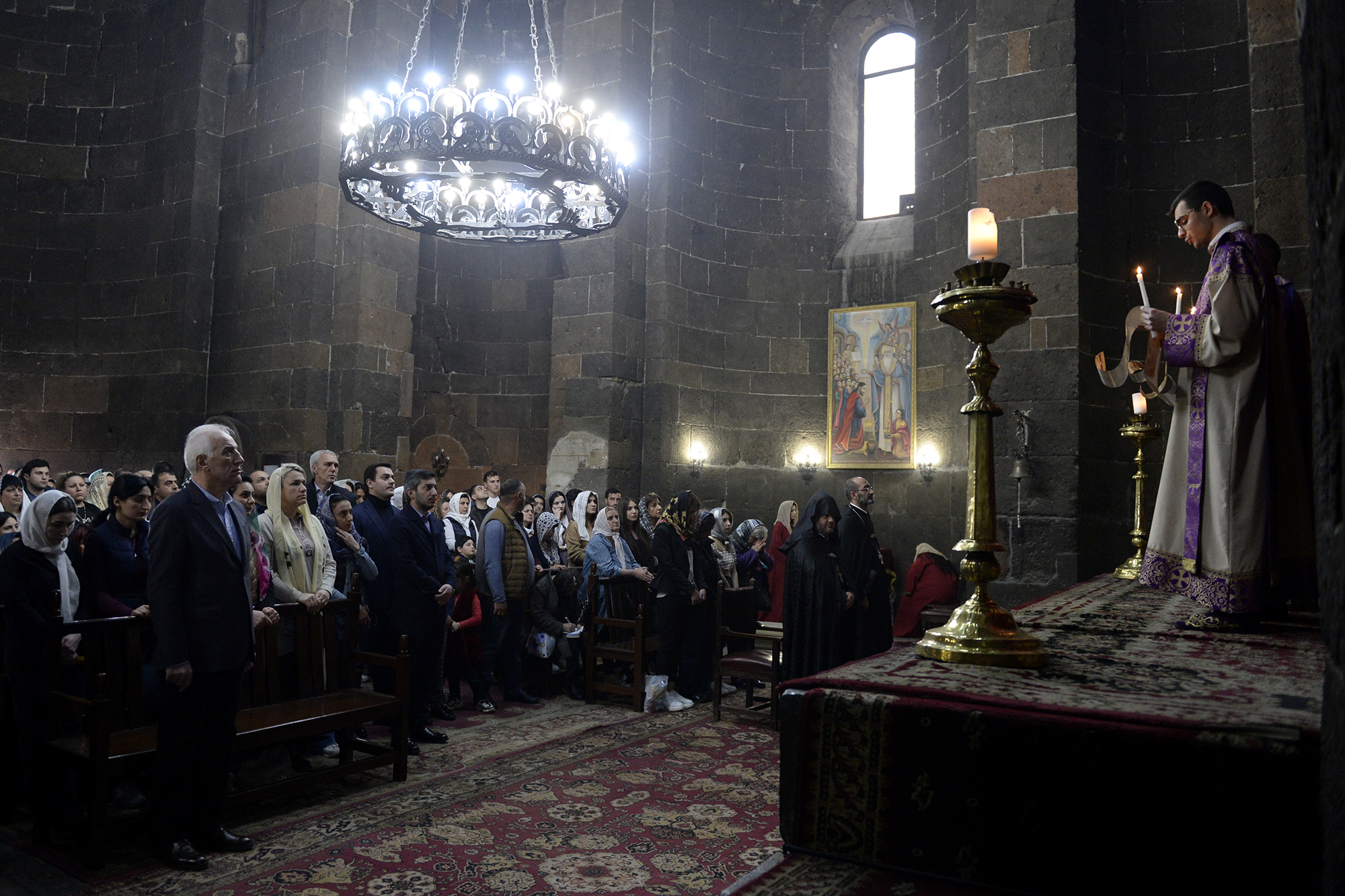 Пасху армяне празднуют 2024. Святая литургия. Армянская служба в храме. Пасха в армянской церкви.