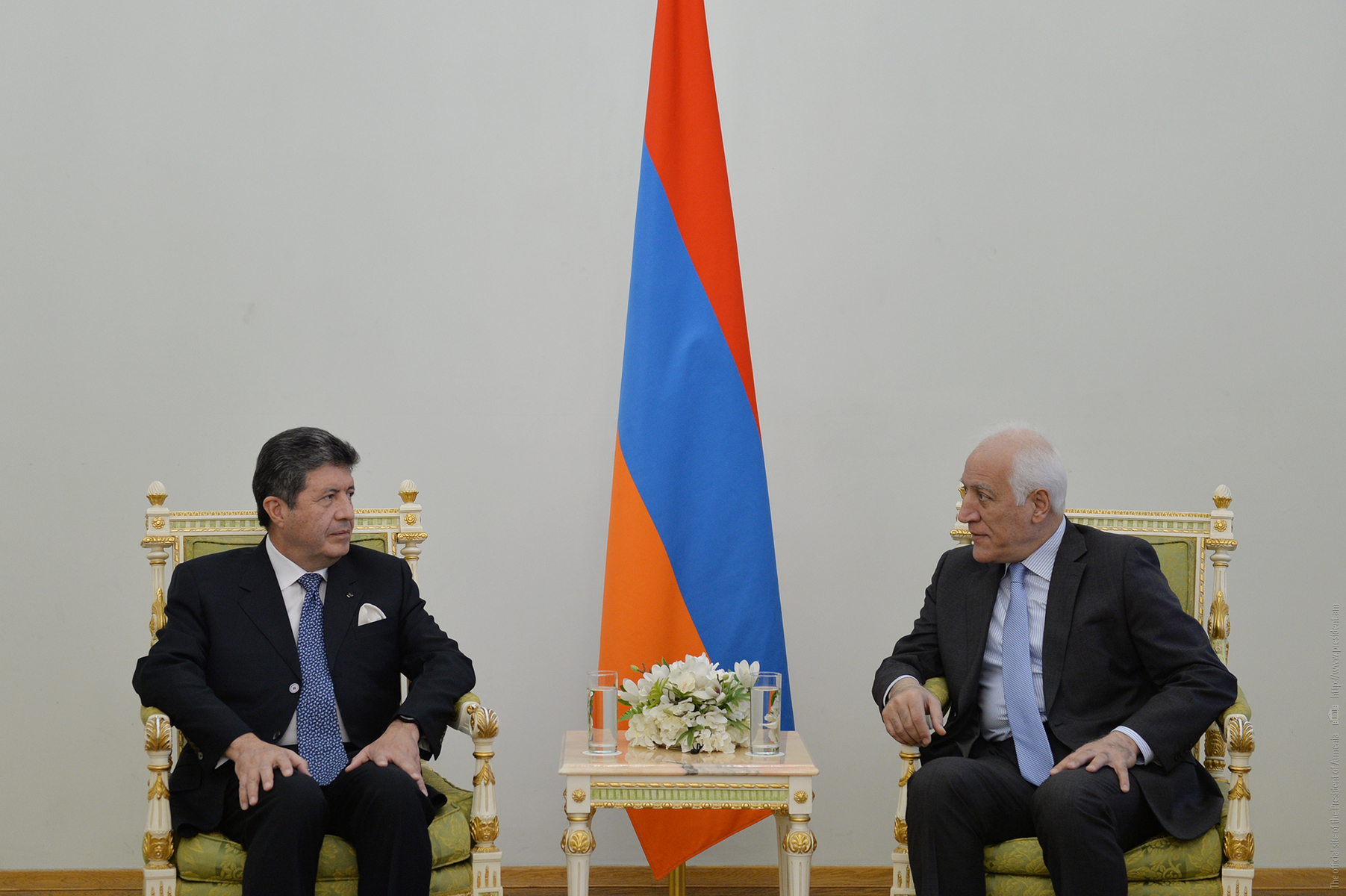 The newly appointed Ambassador of Ecuador Juan Fernando Holguín Flores  presented his credentials to President Vahagn Khachaturyan - Press releases  - Updates - The President of the Republic of Armenia