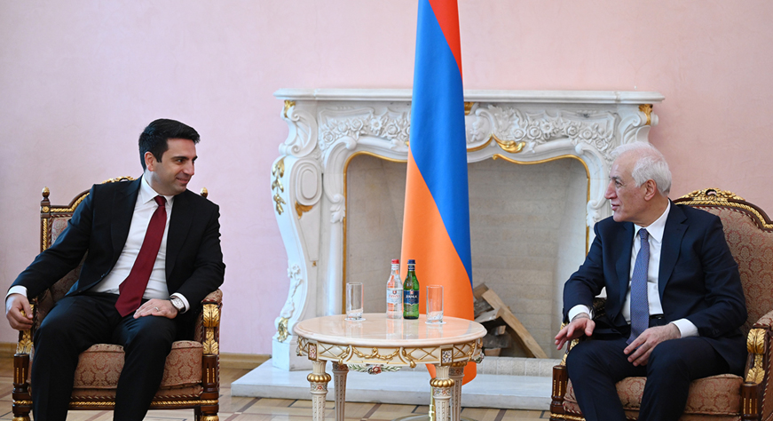  Le Président Vahagn Khachatourian a été accueilli à la résidence présidentielle